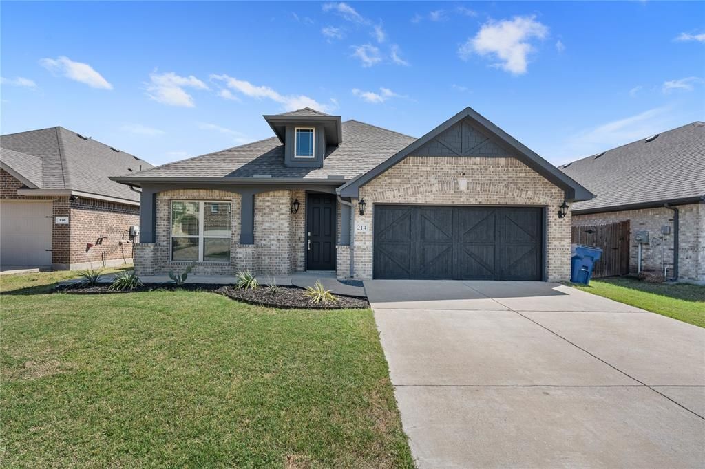 214 Garden Grove Drive, Waxahachie, TX 75165 Main Photo
