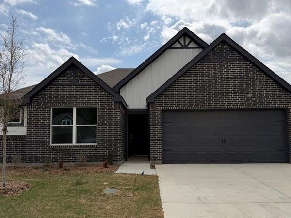 2076 Bobby Ashcraft Drive, Lindale, TX 75771