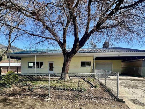 103 Selkirk St, Metaline, WA 99152