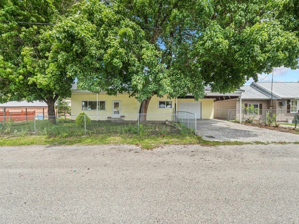 103 Selkirk St, Metaline, WA 99152