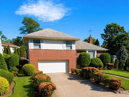 1209 Hempstead Avenue Malverne, NY 11565