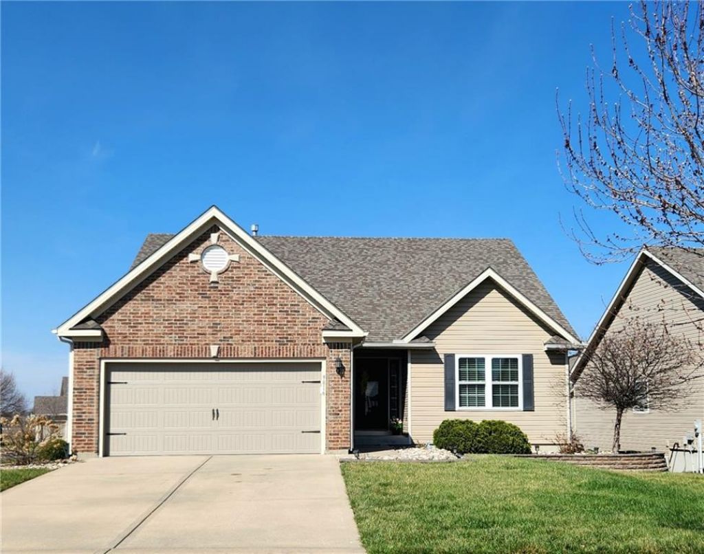 9816 N Stark Avenue, Kansas City, MO 64157 Main Photo