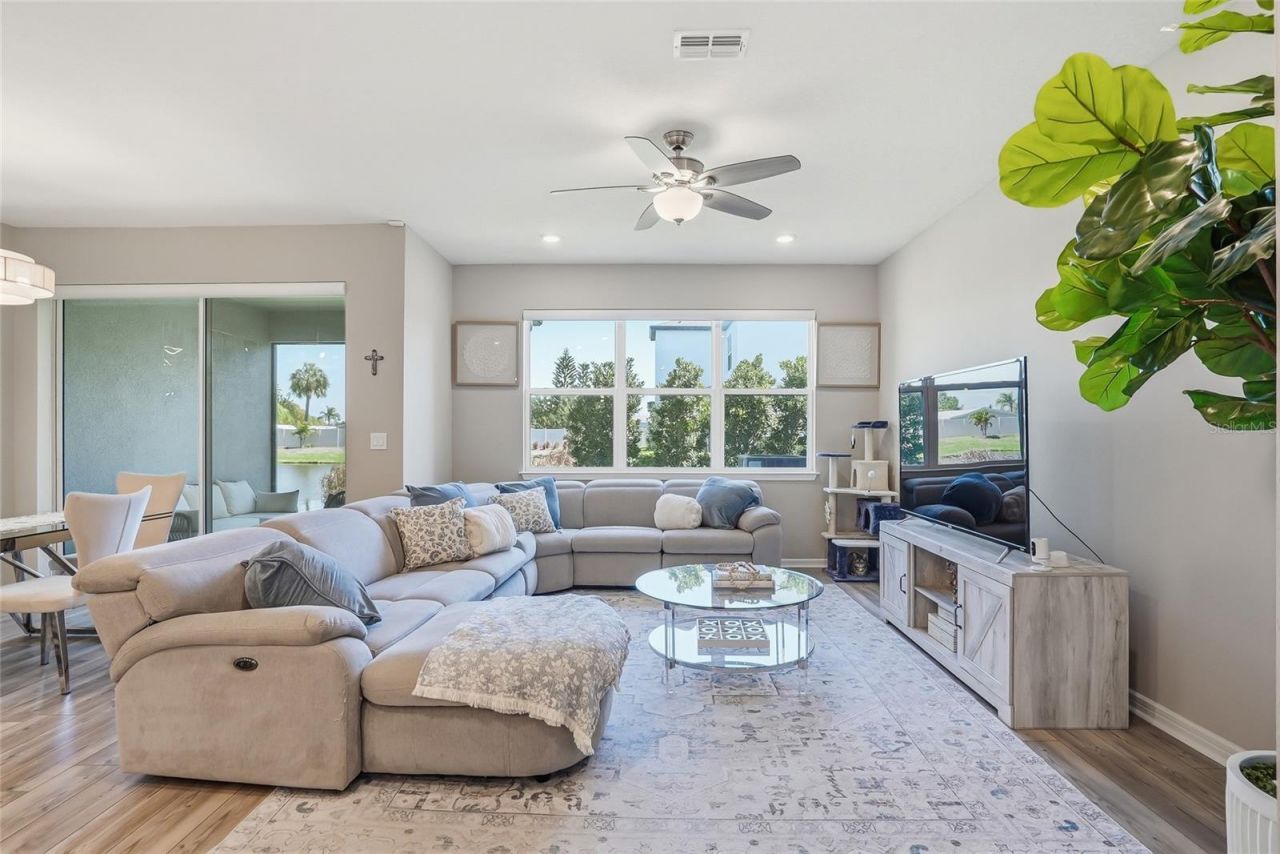 11231 Beach Walk Way Ne, Saint Petersburg, FL 33716 Photo