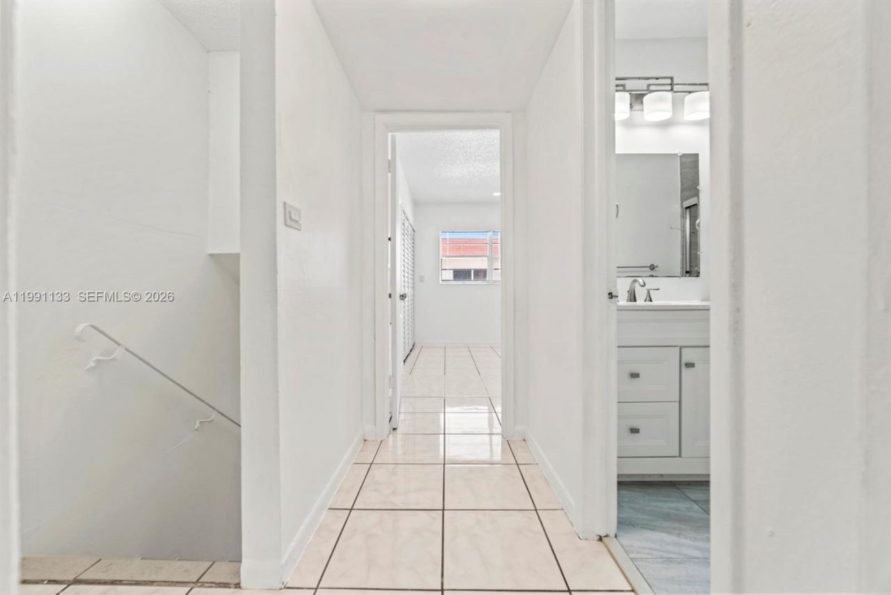 1560 NE 151st St , Unit 103, North Miami Beach, FL 33162 Photo