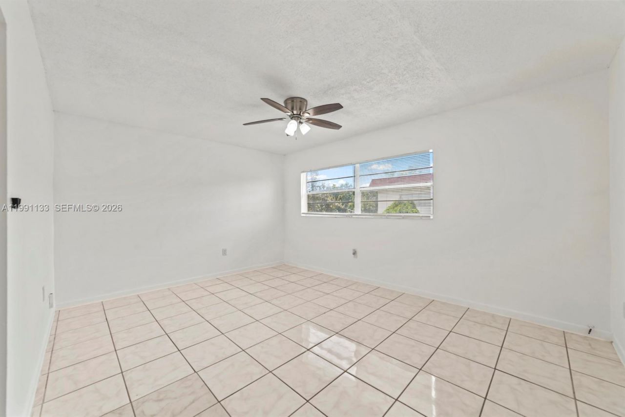 1560 NE 151st St , Unit 103, North Miami Beach, FL 33162 Photo