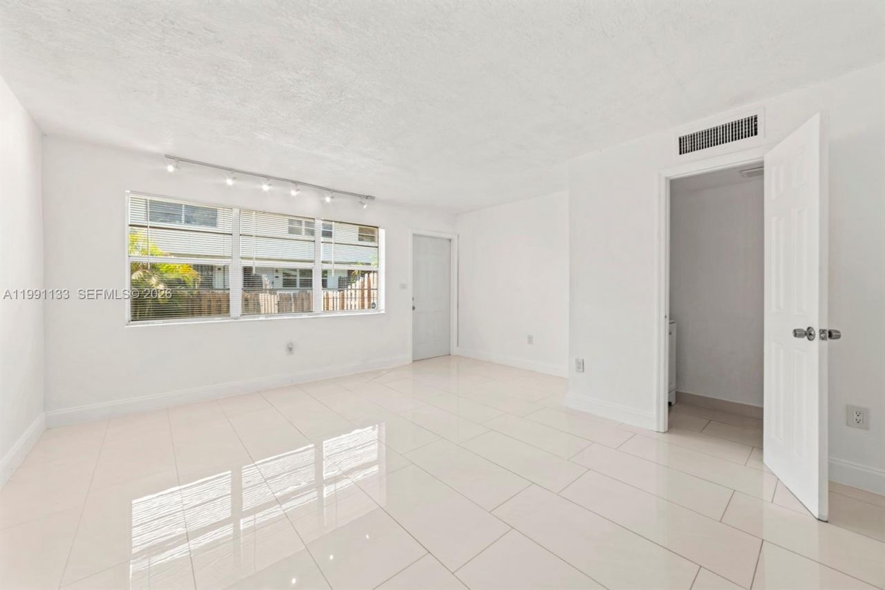 1560 NE 151st St , Unit 103, North Miami Beach, FL 33162 Photo