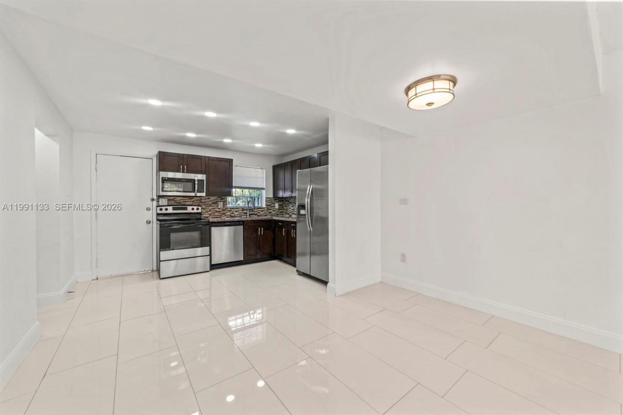1560 NE 151st St , Unit 103, North Miami Beach, FL 33162 Photo