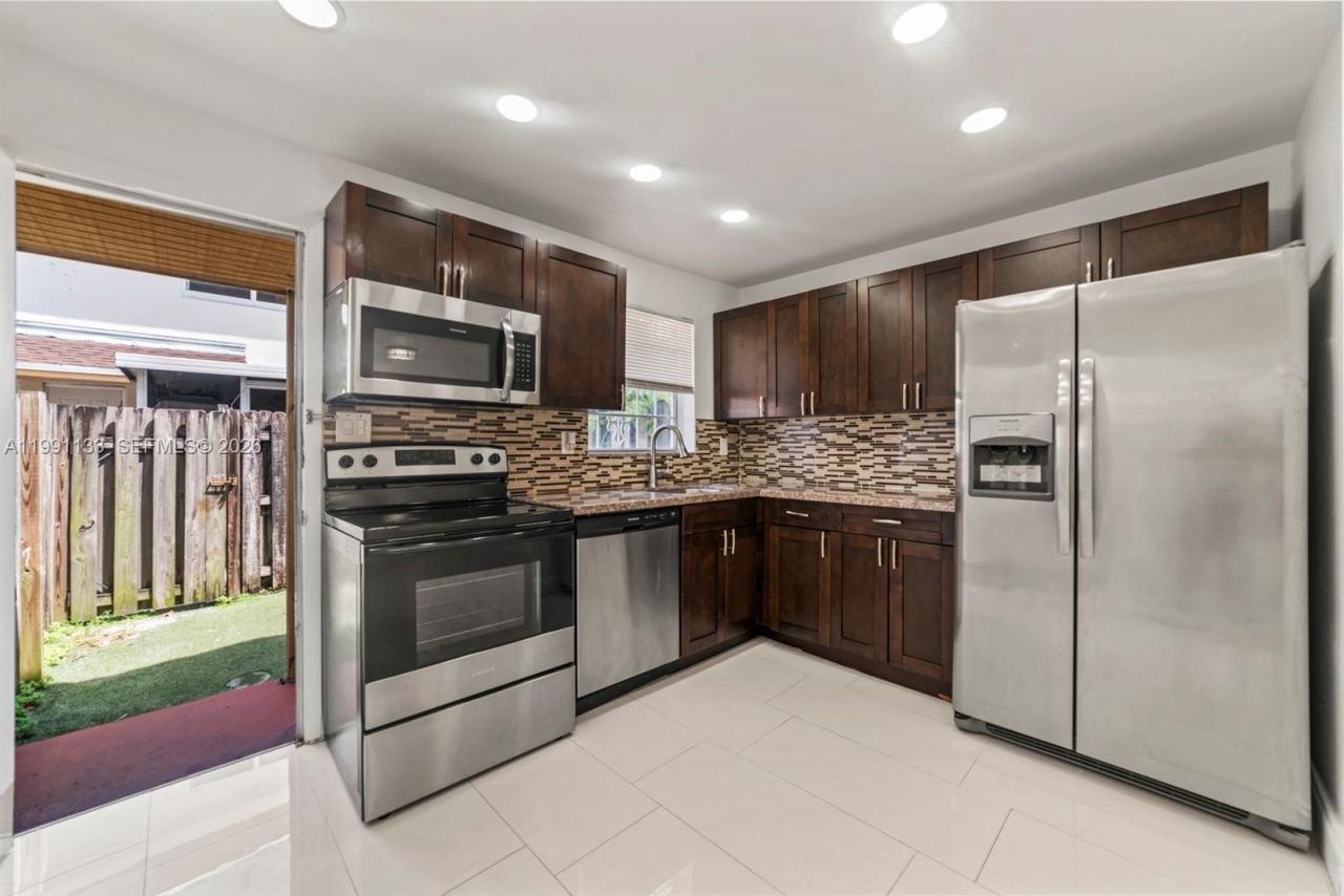 1560 NE 151st St , Unit 103, North Miami Beach, FL 33162 Photo