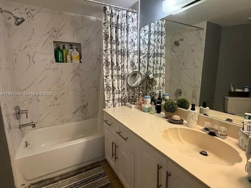 9715 Fontainebleau Blvd , Unit E213, Miami, FL 33172 Photo