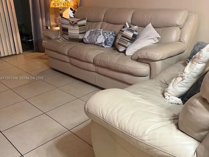 9715 Fontainebleau Blvd , Unit E213, Miami, FL 33172 Photo