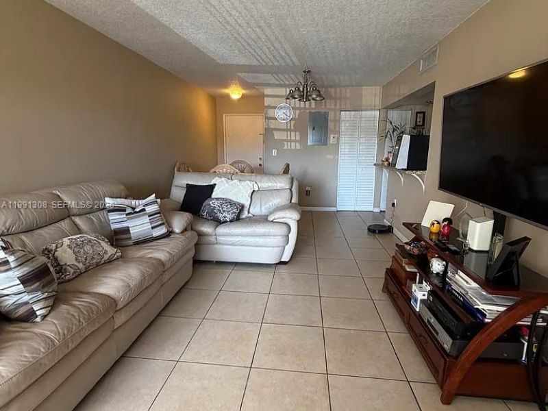 9715 Fontainebleau Blvd , Unit E213, Miami, FL 33172 Photo