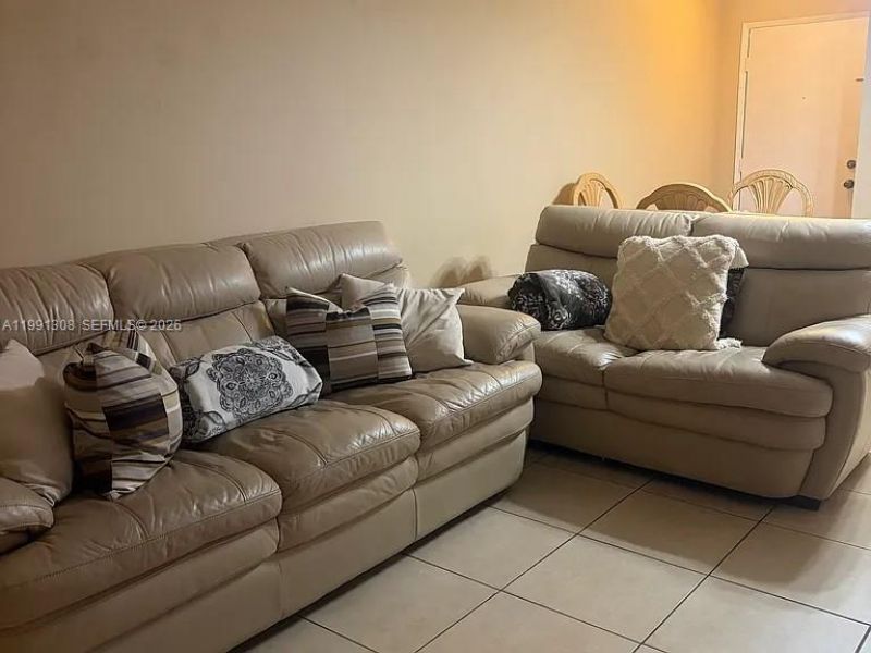 9715 Fontainebleau Blvd , Unit E213, Miami, FL 33172 Photo