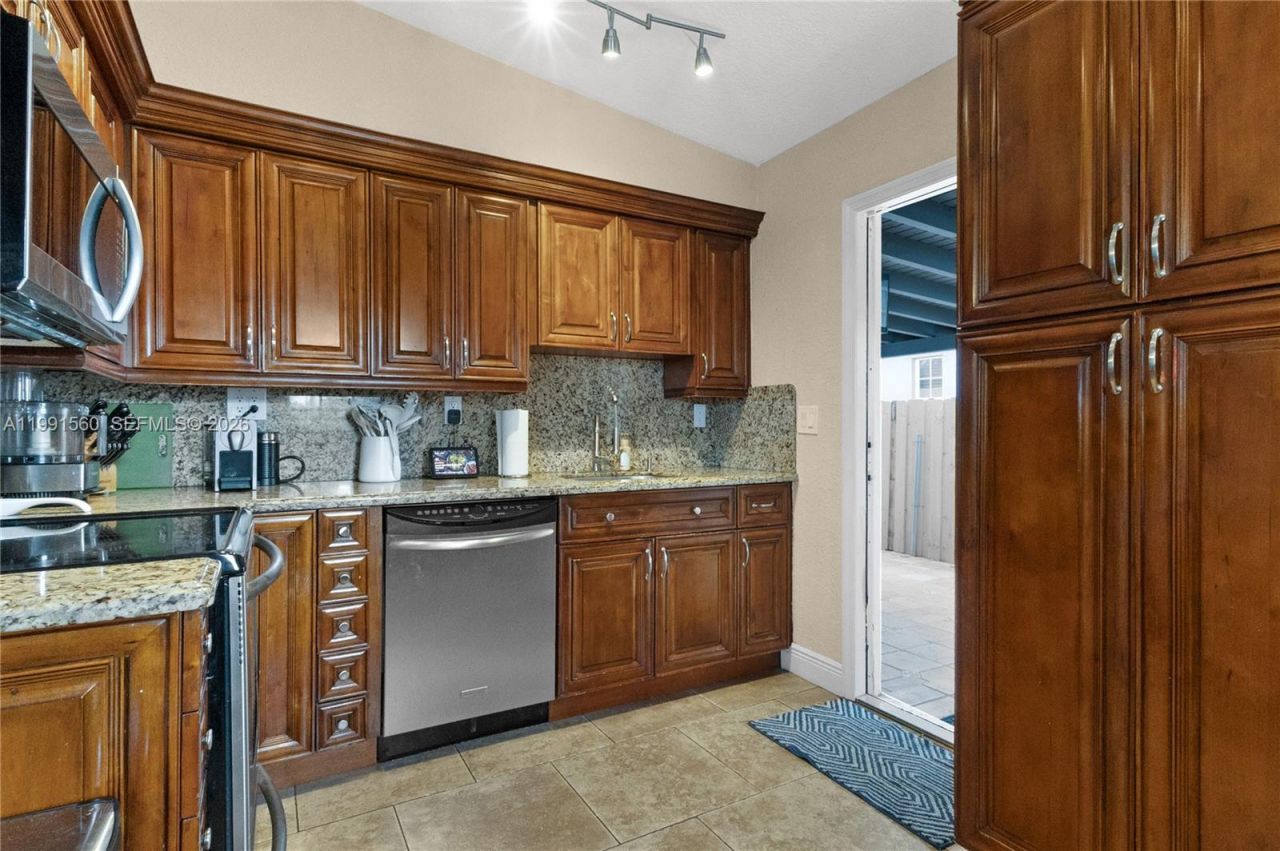3500 SW 13th St, Miami, FL 33145 Photo