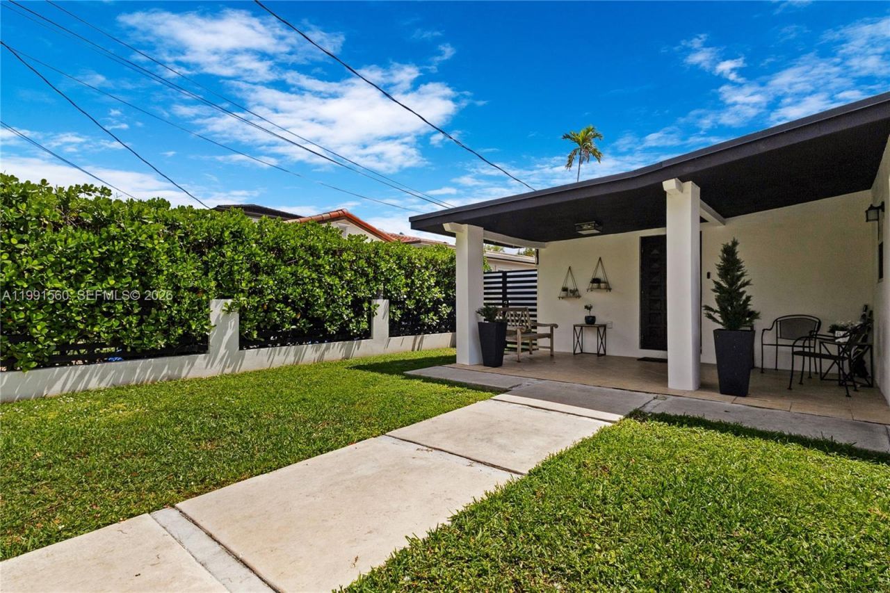 3500 SW 13th St , Miami, FL 33145 Photo