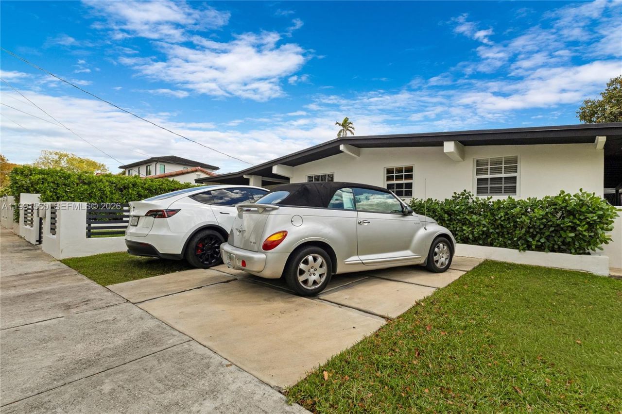 3500 SW 13th St , Miami, FL 33145 Photo