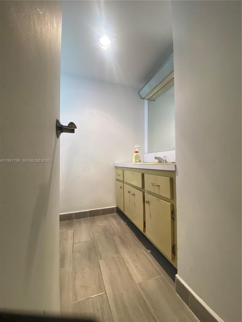 443 NE 195th St , Unit 436, Miami, FL 33179 Photo