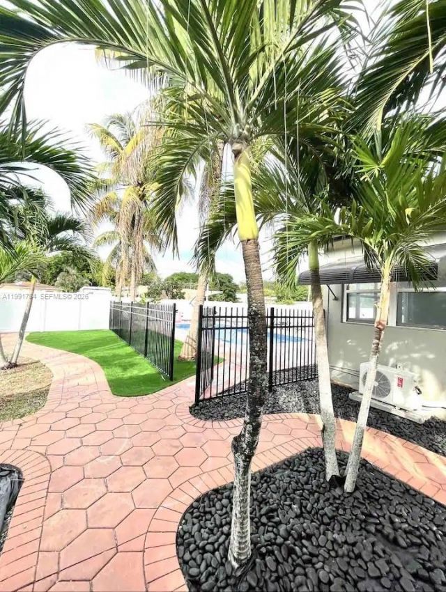 1925 Dewey St , Hollywood, FL 33020 Photo