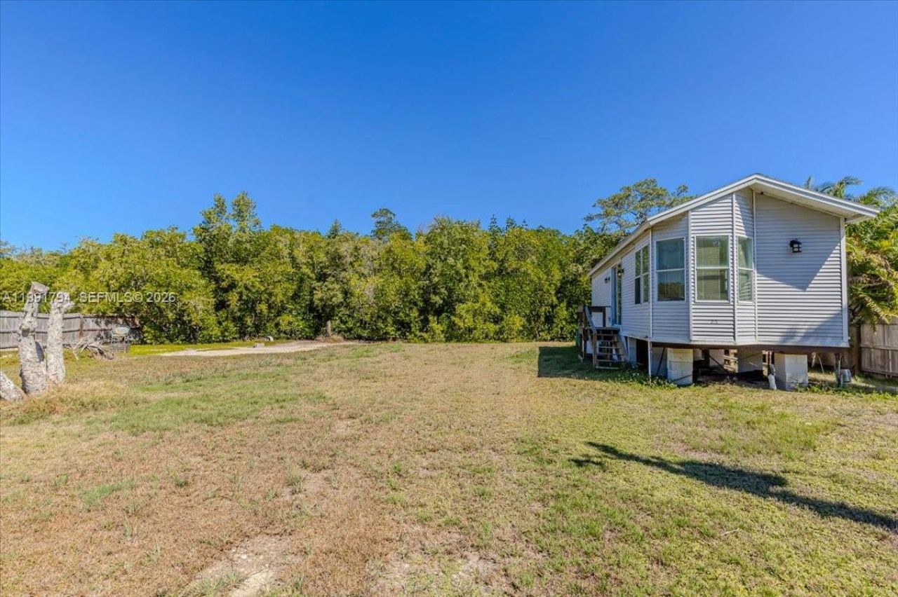 25 & 26 Plantation Dr., Everglades City, FL 34141 Photo