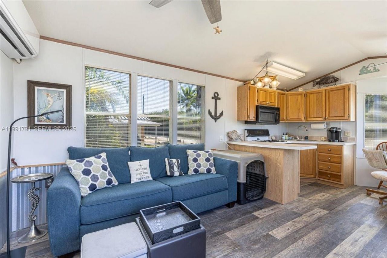 25 & 26 Plantation Dr., Everglades City, FL 34141 Photo