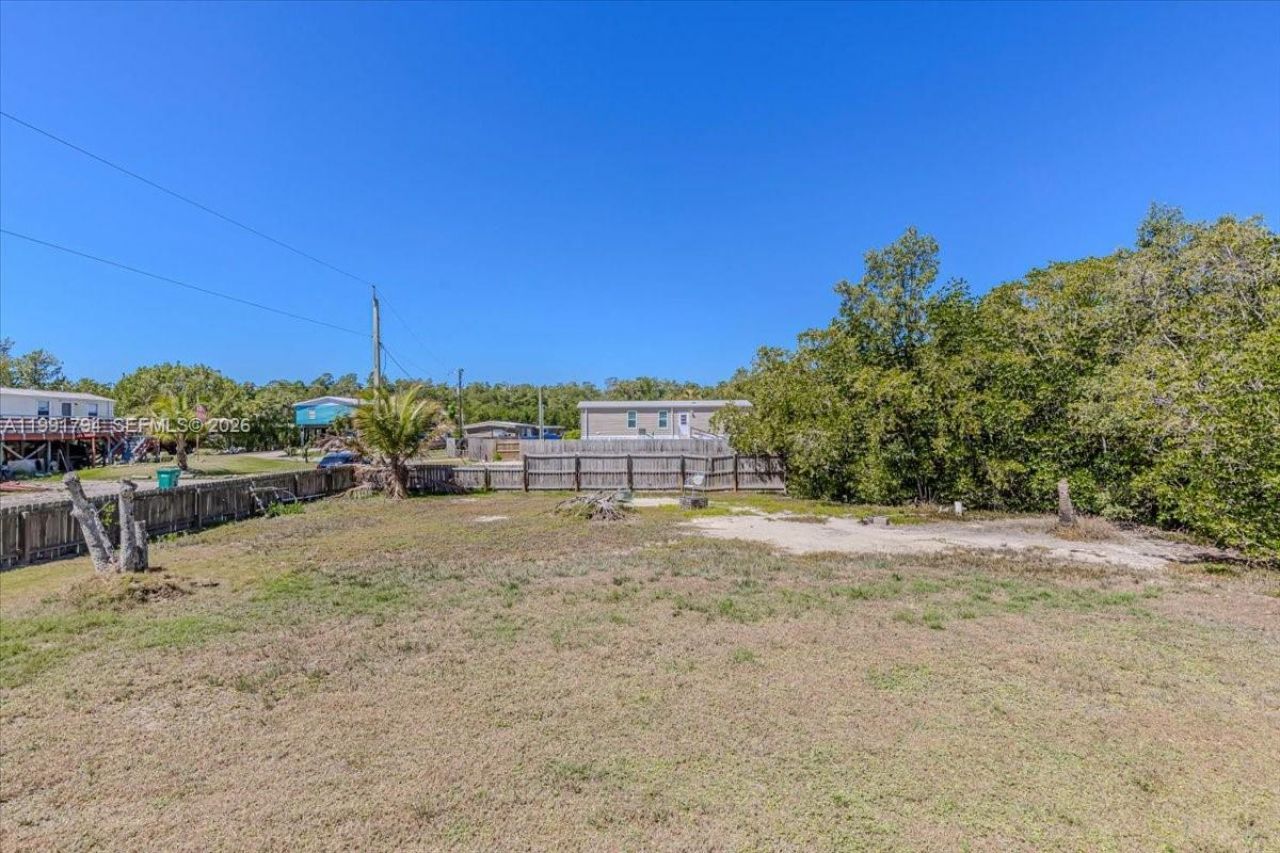 25 & 26 Plantation Dr., Everglades City, FL 34141 Photo