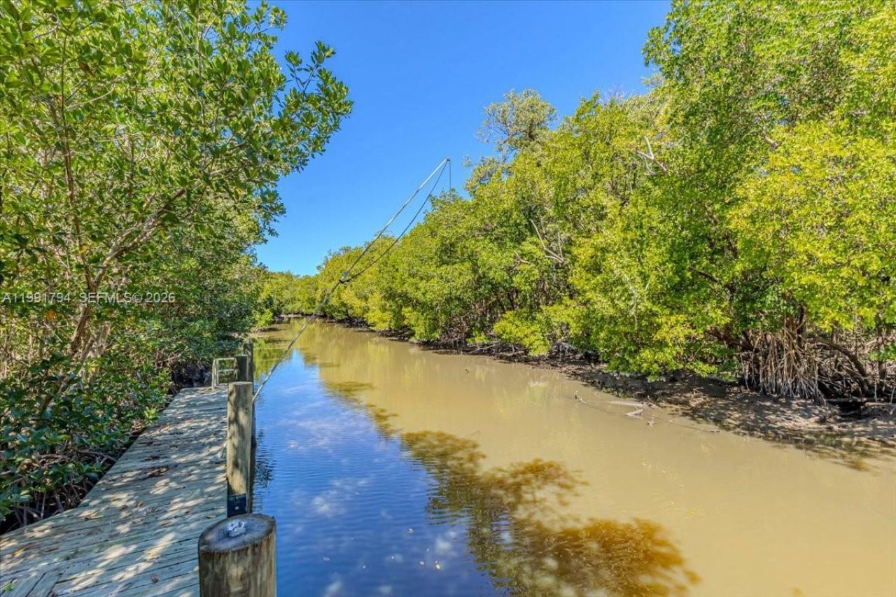 25 & 26 Plantation Dr., Everglades City, FL 34141 Photo