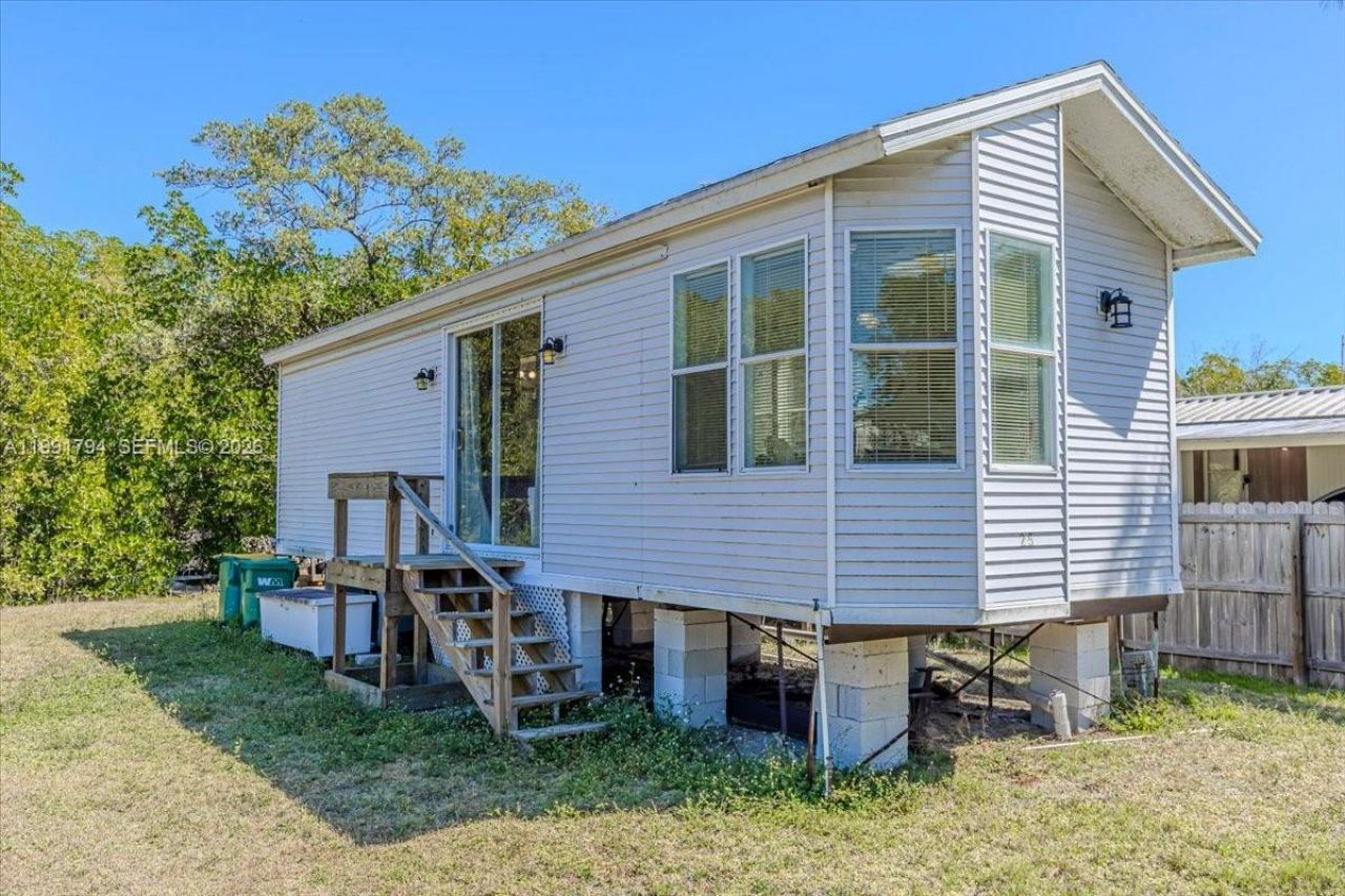 25 & 26 Plantation Dr., Everglades City, FL 34141 Photo