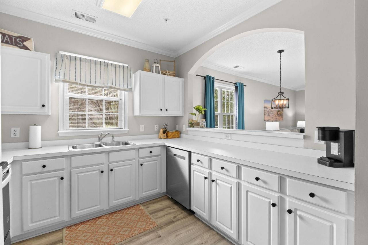 6015 Catalina Dr. Photo 11