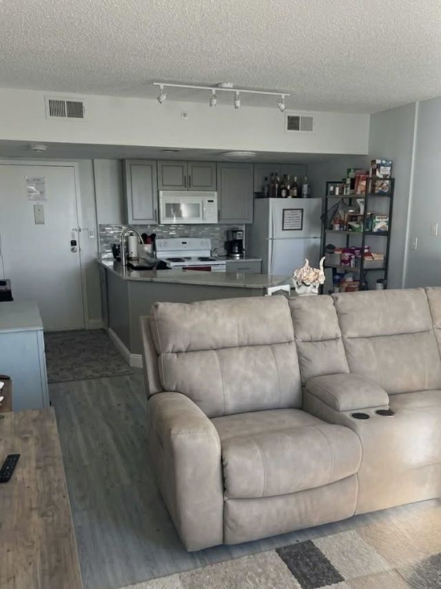 1605 S Ocean Blvd. Photo 8