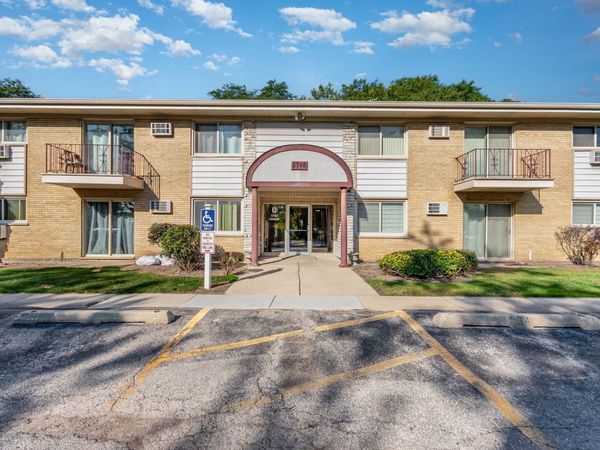 5740 Concord Lane , Unit 12, Clarendon Hills, IL 60514