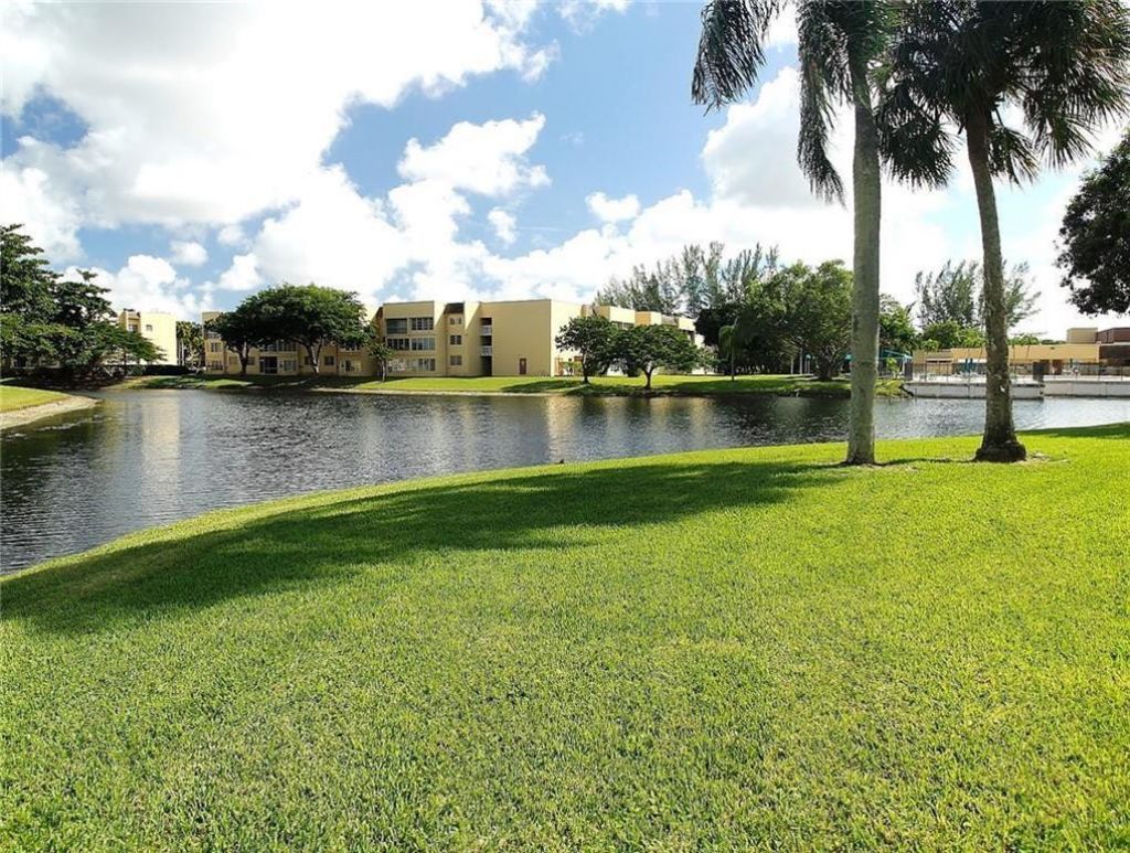 5750 NW 64th Avenue, Unit 201, Tamarac, FL 33319 Photo