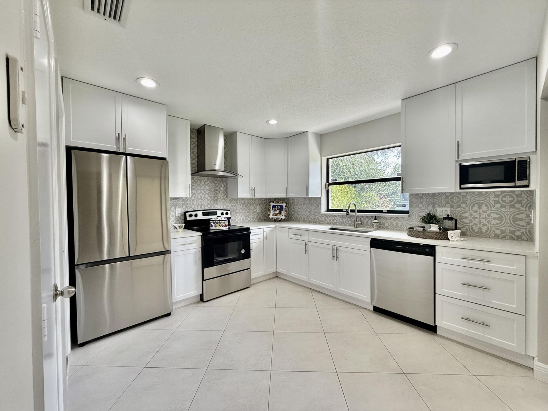 9890 Pecan Tree Drive, Unit B, Boynton Beach, FL 33436 Photo