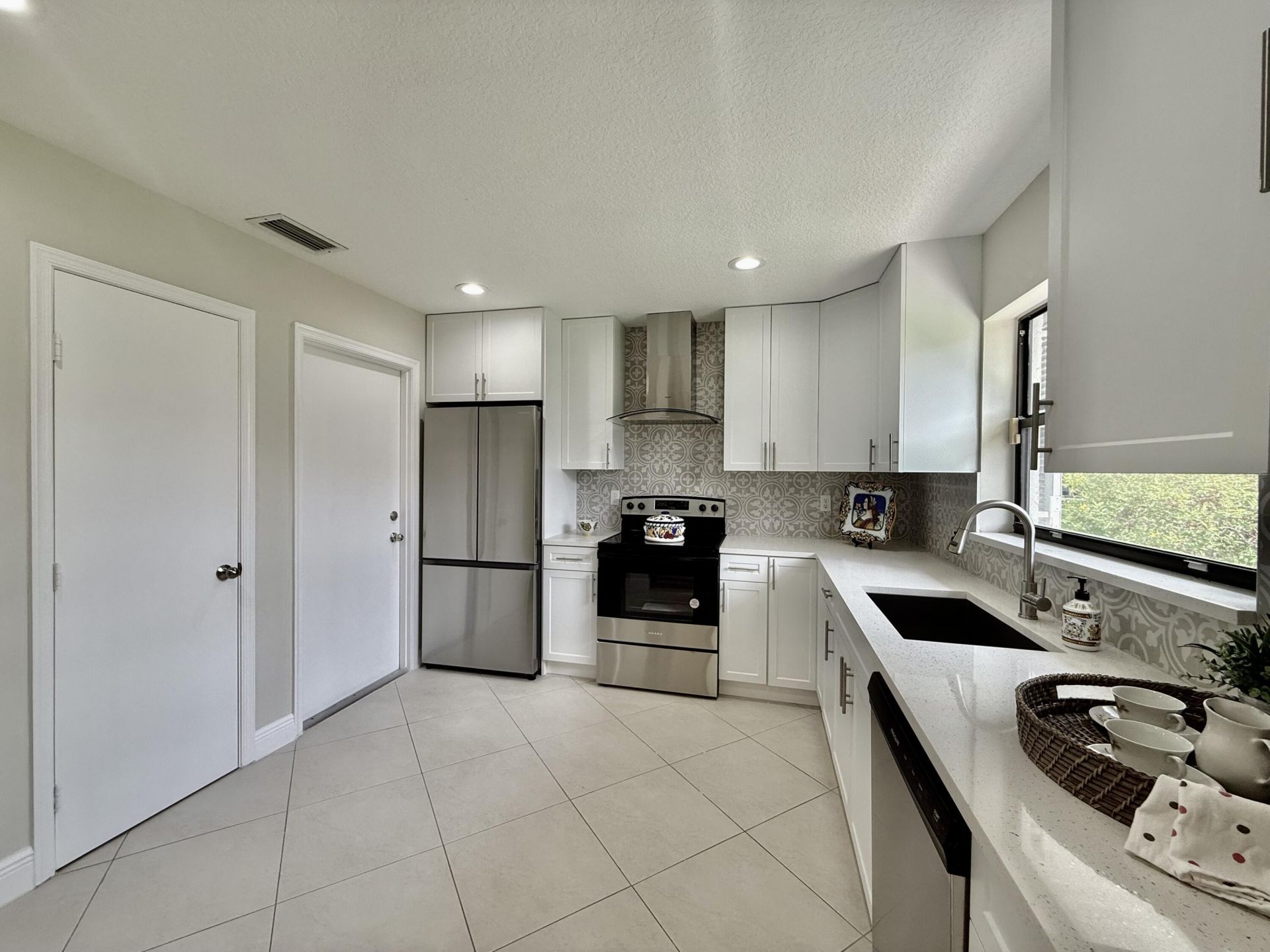 9890 Pecan Tree Drive, Unit B, Boynton Beach, FL 33436 Photo