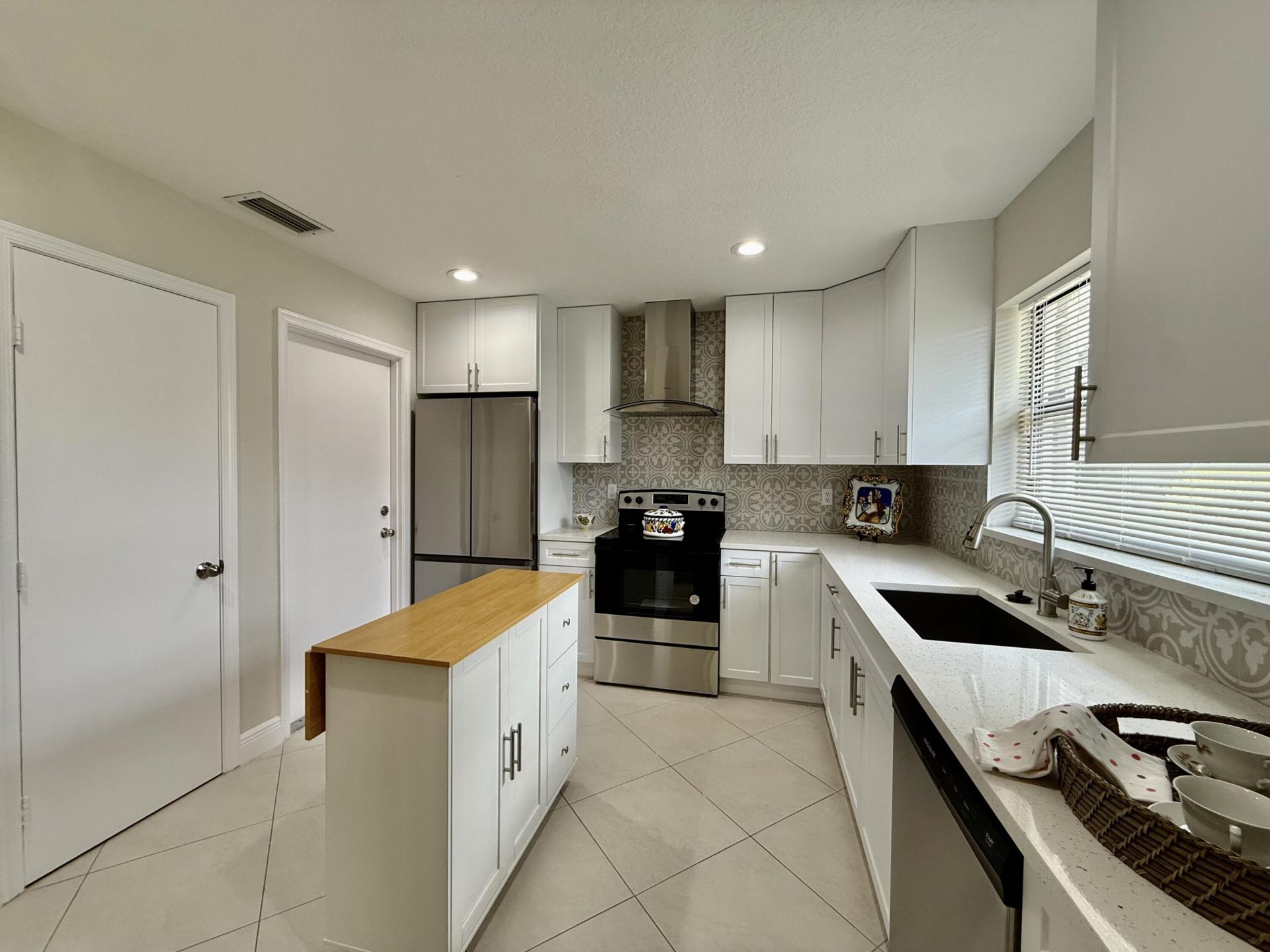 9890 Pecan Tree Drive, Unit B, Boynton Beach, FL 33436 Photo
