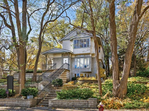 555 Montcalm Place , Saint Paul, MN 55116