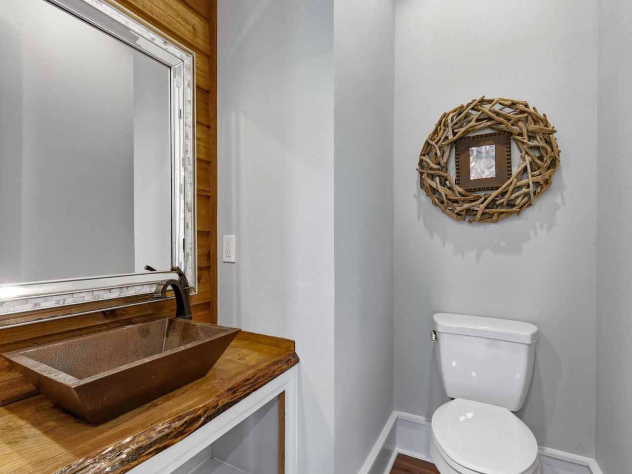 5068 South First St.  Photo 16