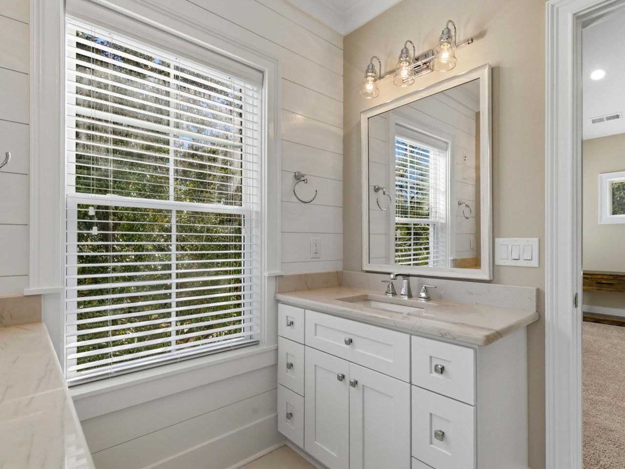 5068 South First St.  Photo 23