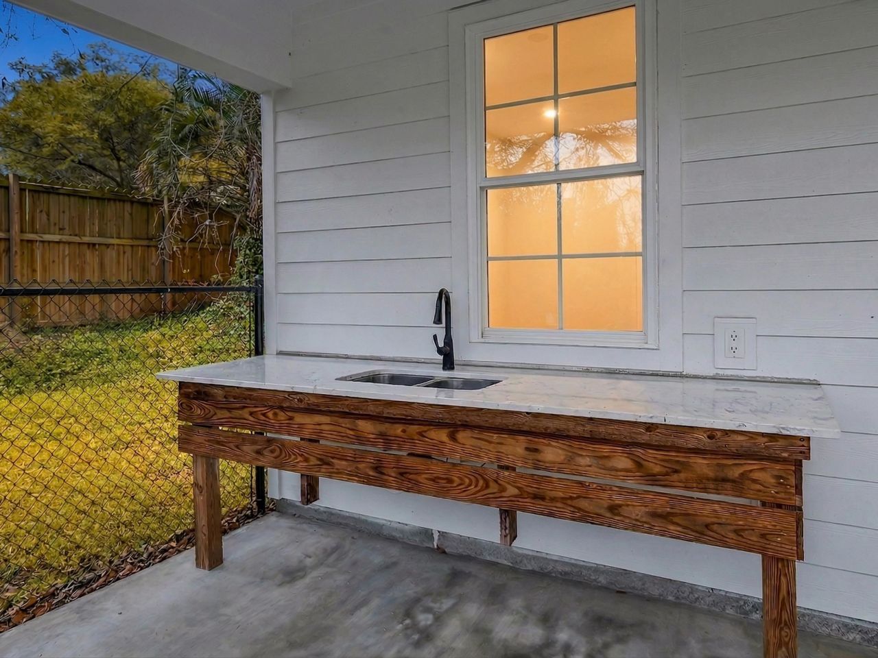 5068 South First St.  Photo 36