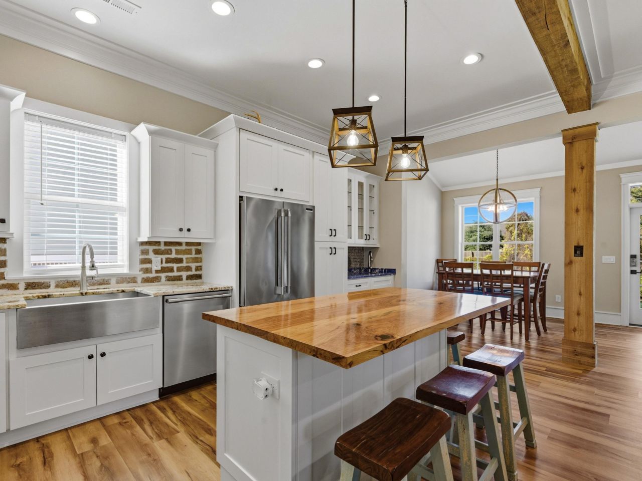 5068 South First St.  Photo 4