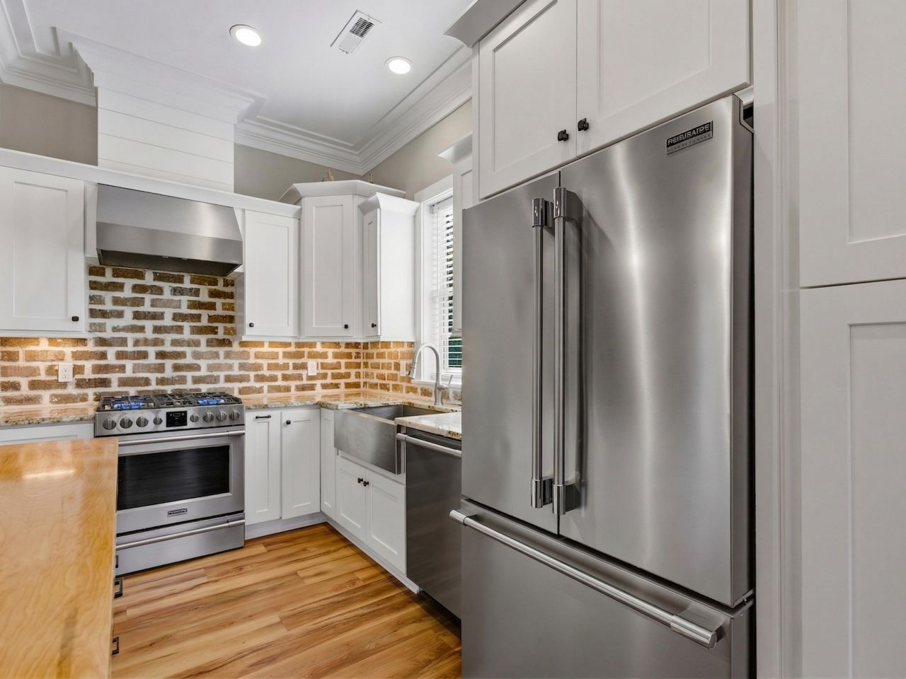 5068 South First St.  Photo 5