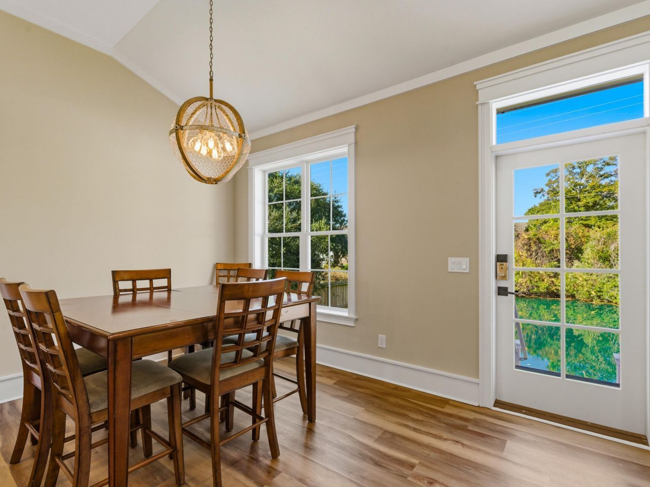 5068 South First St.  Photo 7