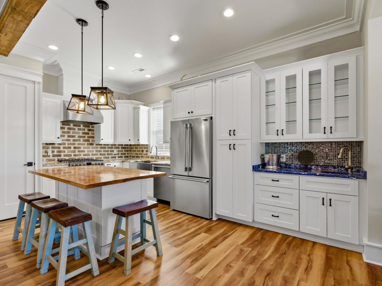 5068 South First St.  Photo 8