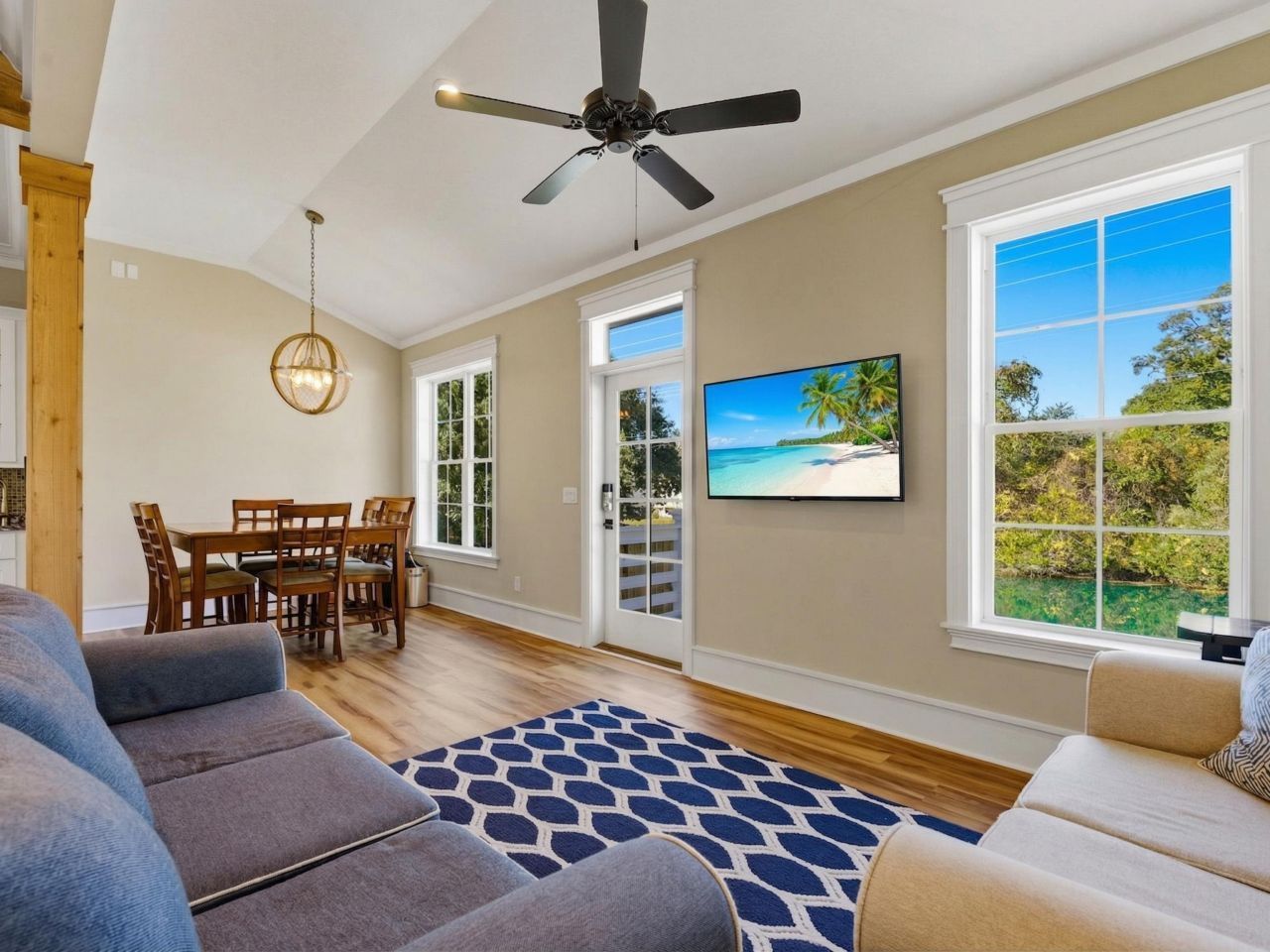 5068 South First St.  Photo 9