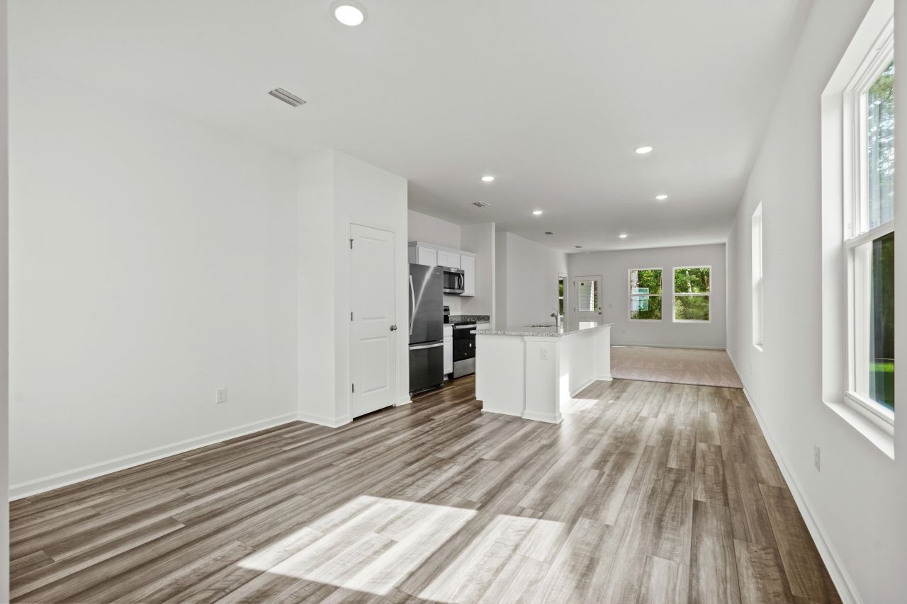 513 Silver Pidgeon St  Photo 10