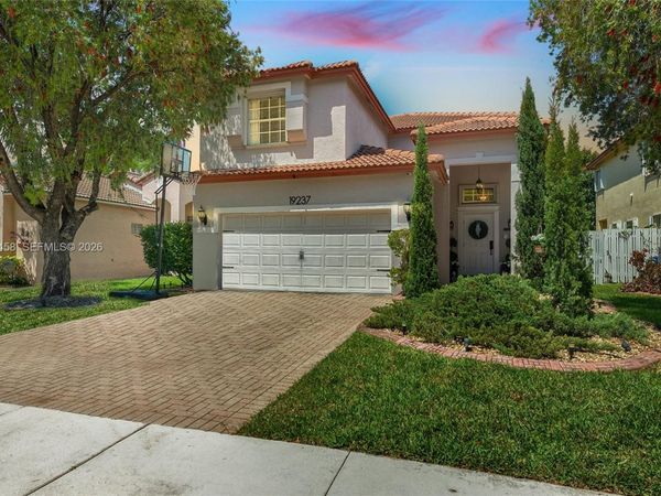 19237 NW 13th St , Pembroke Pines, FL 33029