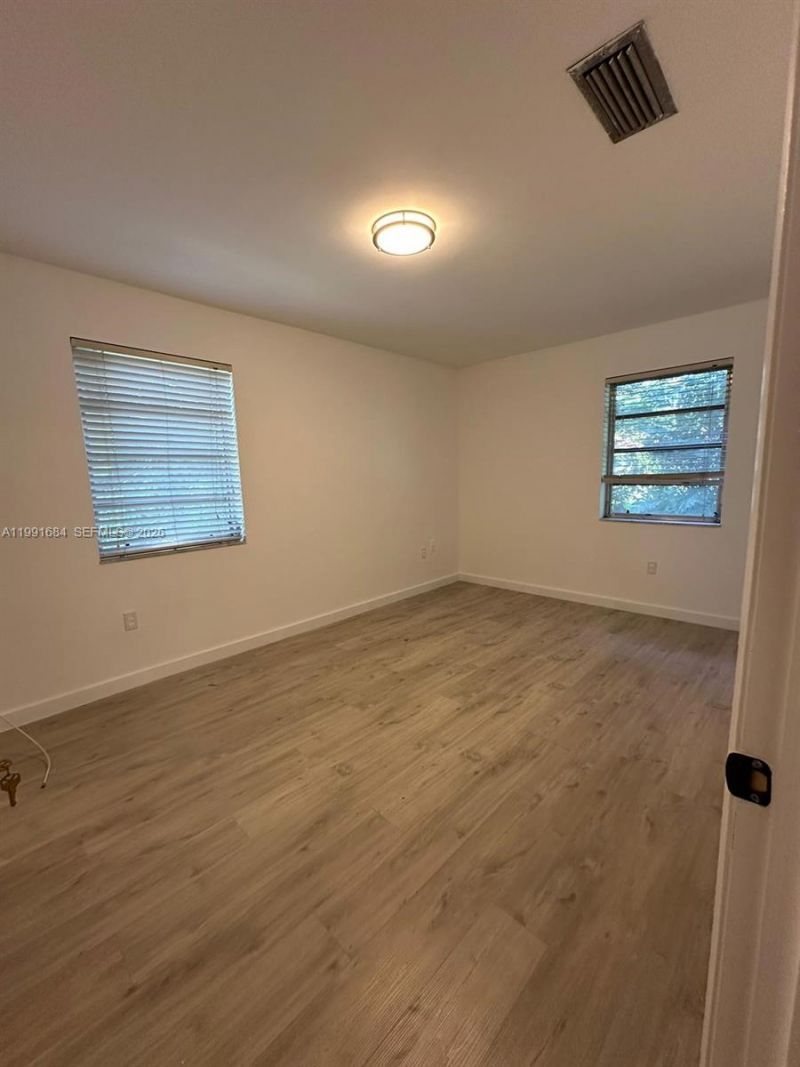 3755 Oak Ave , Miami, FL 33133 Photo