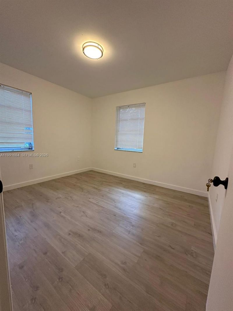 3755 Oak Ave , Miami, FL 33133 Photo