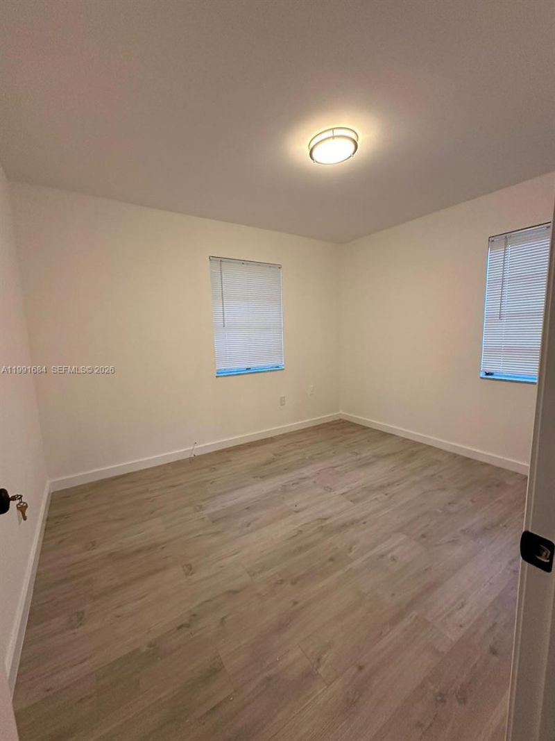 3755 Oak Ave , Miami, FL 33133 Photo