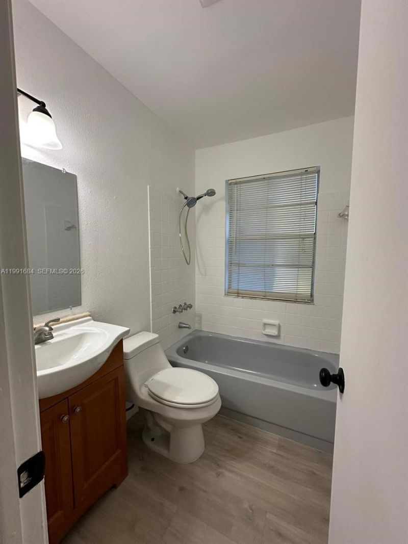 3755 Oak Ave , Miami, FL 33133 Photo