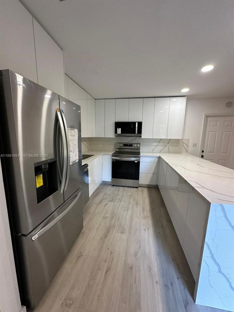 3755 Oak Ave , Miami, FL 33133 Photo