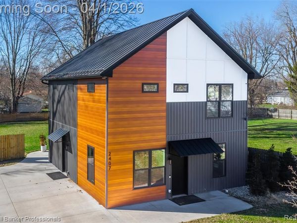 2407 Pollard Road N, Lansing, MI 48911